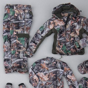 Realtree Camo Hunting Clothing Set 2 (studio)