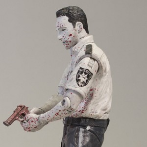 Deputy Rick Grimes Bloody Black & White (Toys 'R' Us) (studio)