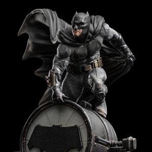 Batman On Batsignal Deluxe