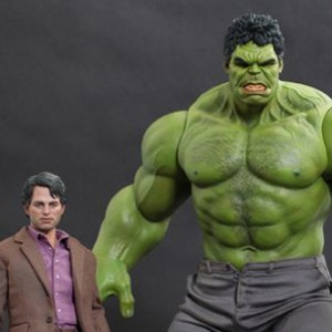 Bruce Banner and Hulk (Regional Premium Edition) (studio)