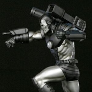 Iron Man War Machine Armor (studio)