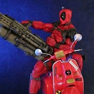 Deadpool on Vespa (studio)