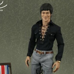 Bruce Lee In Casual Wear (studio)