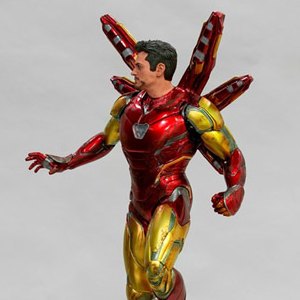 Iron Man MARK 85 Legacy Deluxe