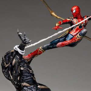 Iron Spider Vs. Outrider Battle Diorama