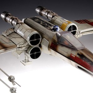 Cross Section T-65 X-Wing Starfighter Set (studio)