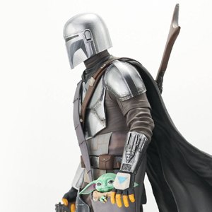 Mandalorian With Grogu Premier Collection