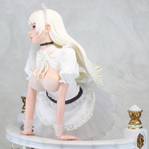 Monica Tesia Holiday Maid Lily Style
