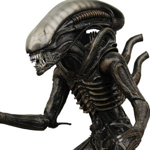 Alien 18-inch (studio)