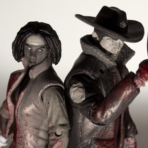 Officer Rick Grimes & Michonne Bloody B&W (Diamond Comics) (studio)