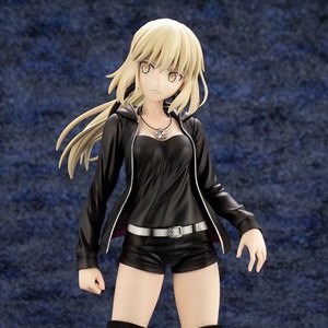 Saber/Altria Pendragon Casual (Alter)