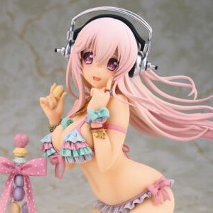 Sonico With Macaron