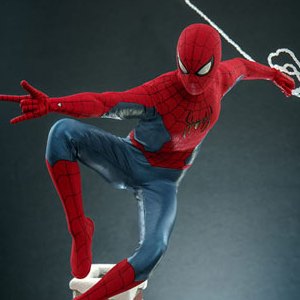 Spider-Man New Red & Blue Suit Deluxe