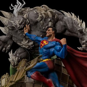 Superman Vs. Doomsday Battle Diorama (HEO)