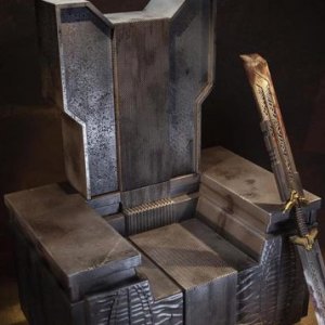 Thanos Throne With Stand Deluxe (Light-Up)