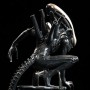 Alien Big Chap - crouching (Sideshow) (studio)