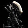 Alien Big Chap - crouching (Sideshow) (studio)