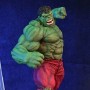 Hulk knižní opěrka (studio)