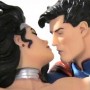 Superman And Wonder Woman Kiss (realita)